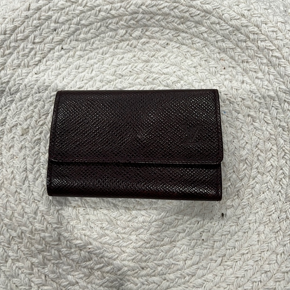 LIVE: Authentic Louis Vuitton Bordeaux Taiga Leather Sox Key Holder. EUC